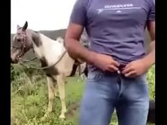 Vaquero se masturba