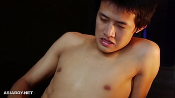 Asian Twink Chew Beats His Meat