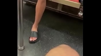 Exibicionista sem cueca no metro