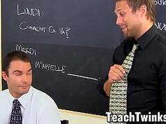 Hunks hook up in their classroom and tear their asses off