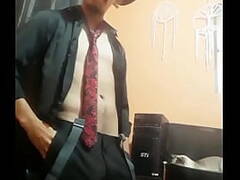 Novinho sexy de terno e gravata