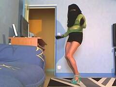 niqab et mini jupe